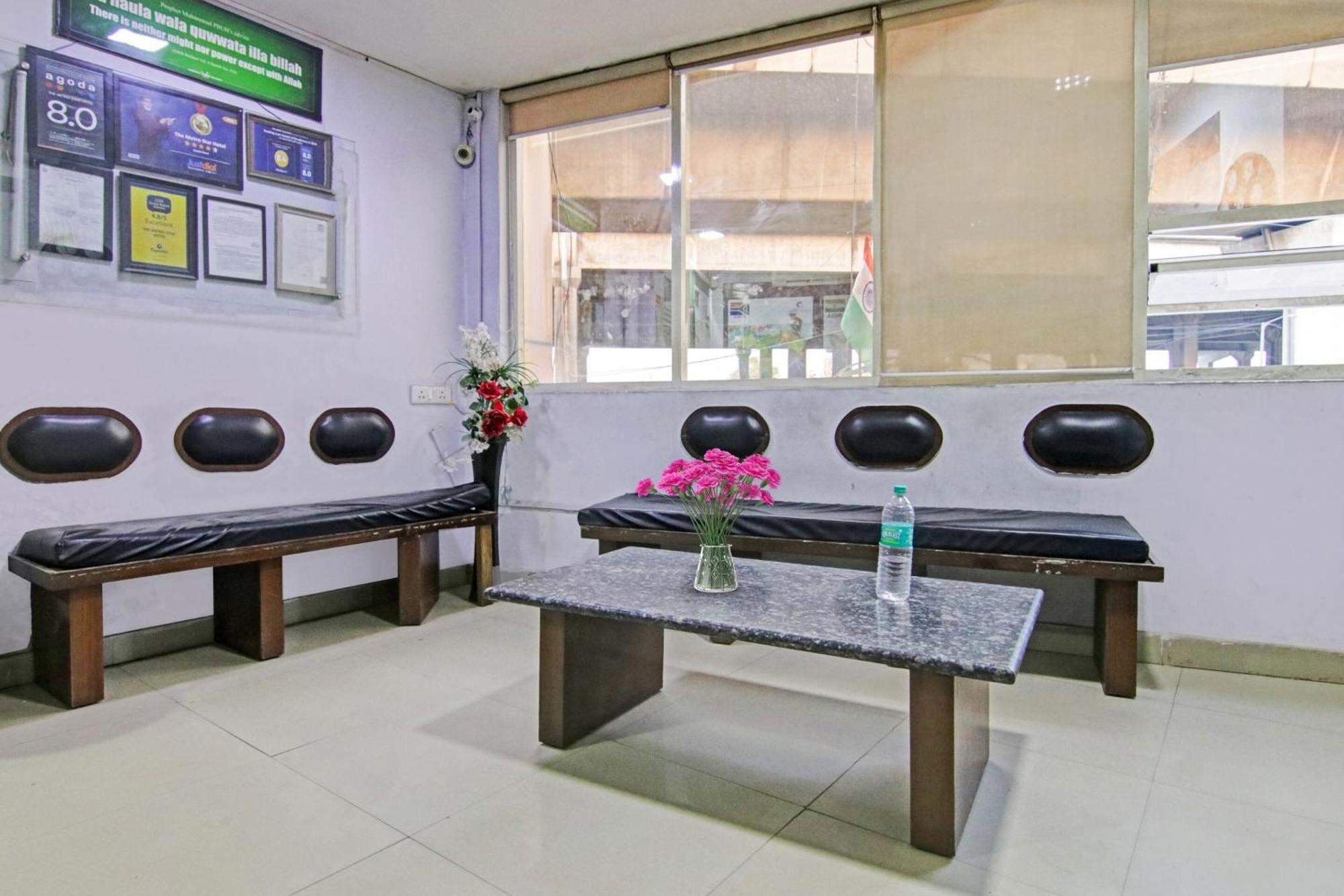 Hotel O Flagship Hotel Metro Star Near Lotus Temple Neu-Delhi Exterior foto